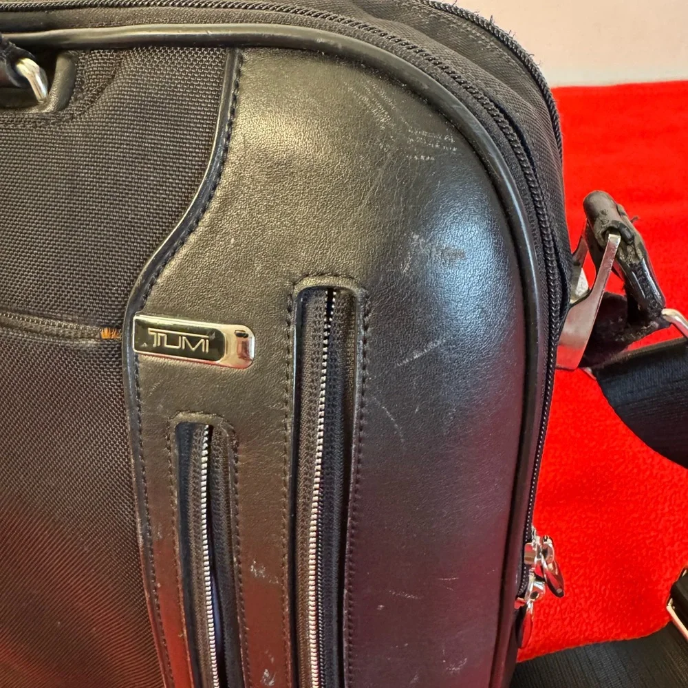 Tumi Arrive Narita Black Nylon/Leather Laptop Messenger Briefcase